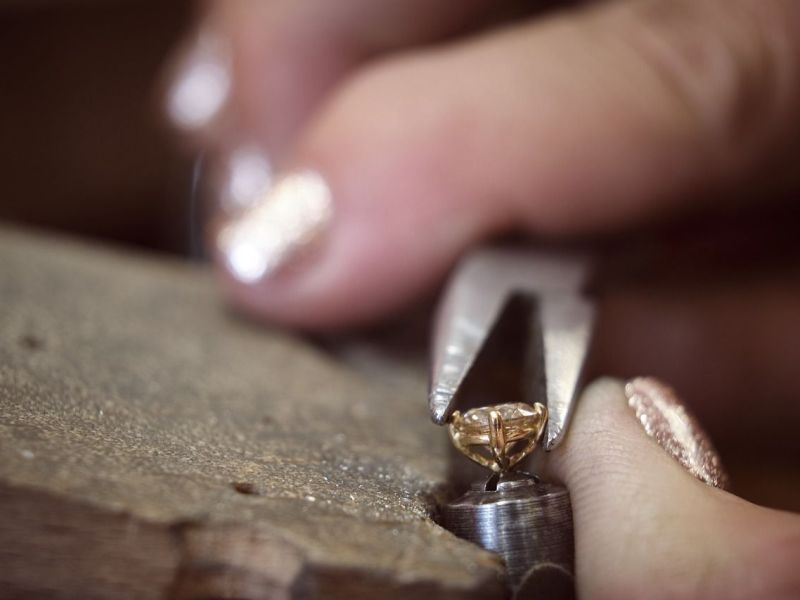 How to Become a Jeweler